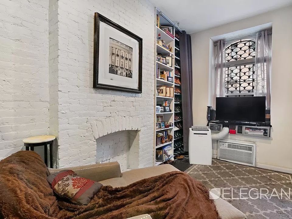 1st image of 424 W 46th St APT 1D