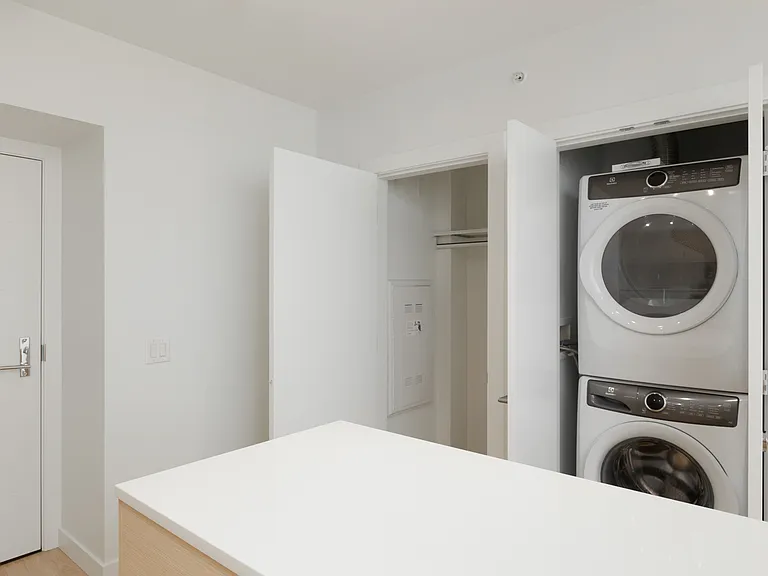 525 Foster Ave #1405 — Photo 9