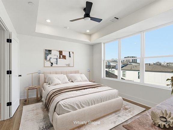 5th image of 2202 N Carroll Ave #101