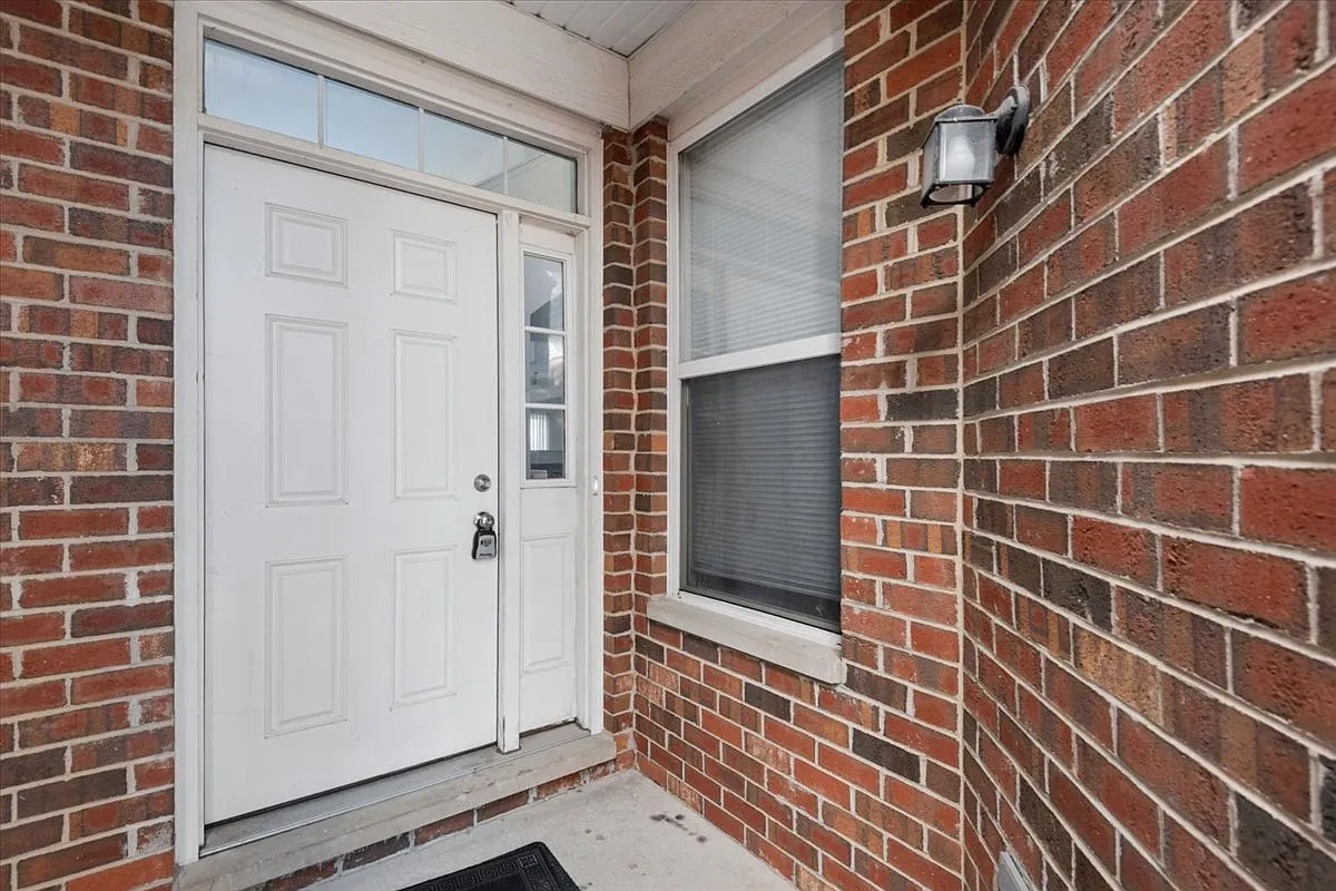 3 bed, 2.5 bath, 1896 sqft, $3,250 — Photo 2
