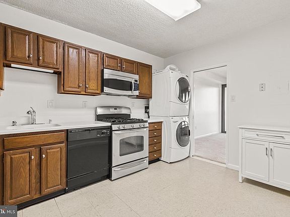 2nd image of 3701 S George Mason Dr Unit 1013N