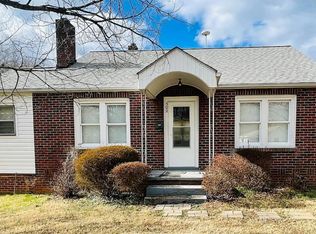 302 N 7th Ave, Mayodan, NC 27027