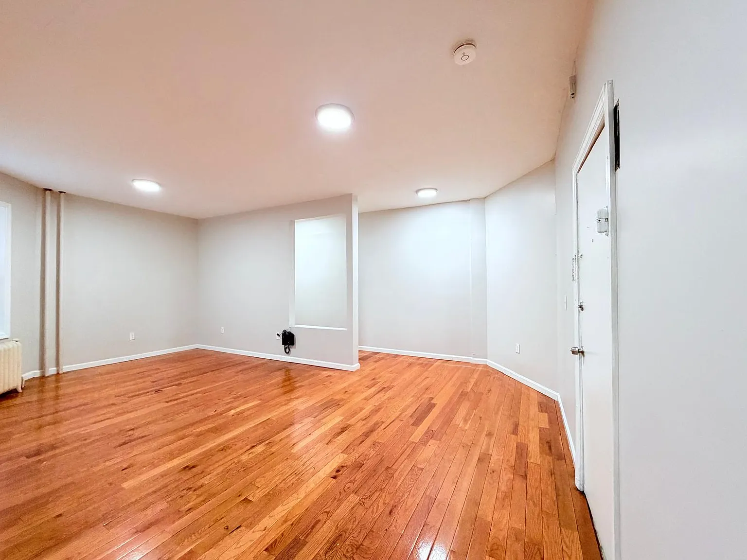 635 Bergen Ave — Photo 2