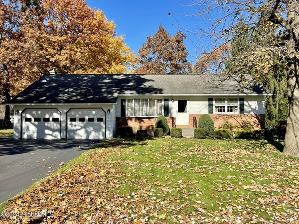 683 Hampshire Seat, Niskayuna, NY 12309