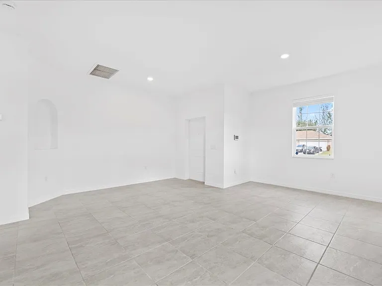 2928 NW 27th St — Photo 5