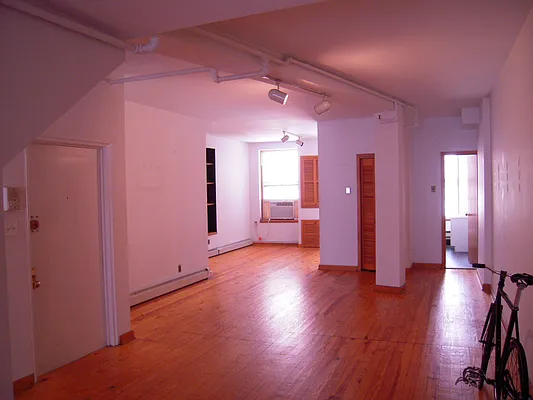 Rented by Manhattan Property Group | media 13