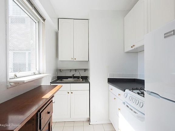 4th image of 1478 1st Ave #9H