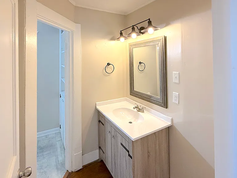 Main Full Bath 1