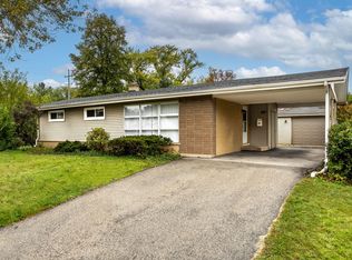 1716 W Olive St, Arlington Heights, IL 60004