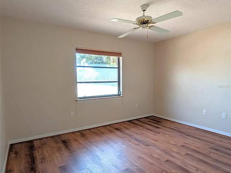 88 Temple Rd — Photo 24