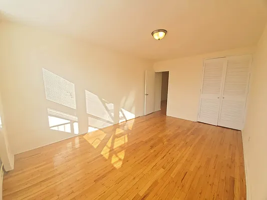 Rented by Smart NY Realty LLC | media 9