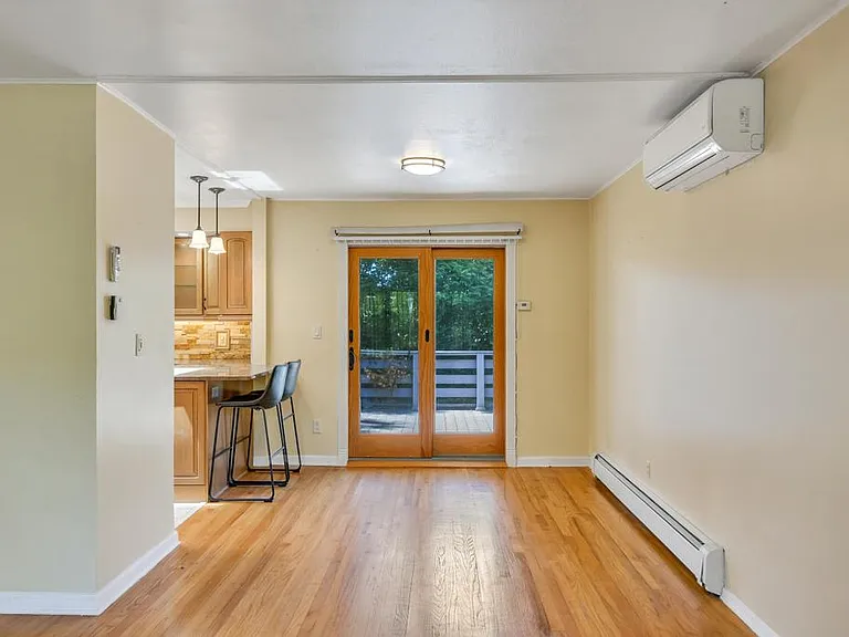 20 Switzerland Rd — Photo 10