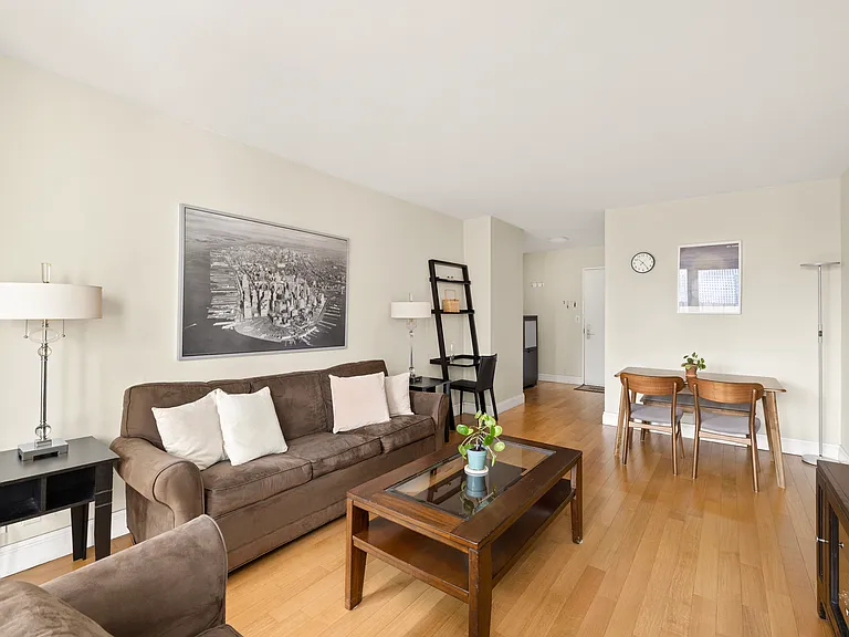 212 E 47th St #25C — Photo 3