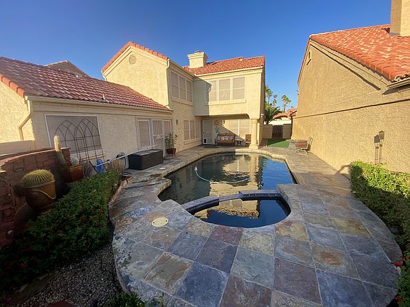 back yard / pool