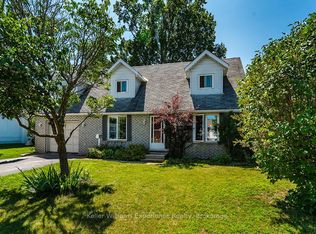 4 Dunlop St, Penetanguishene, ON L9M1J2
