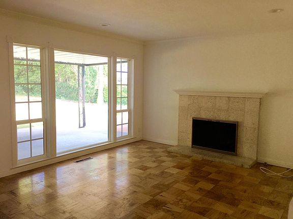 3rd image of 2906 N Lamer St
