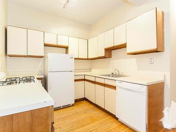5th image of 627 W Oakdale Ave APT 03A