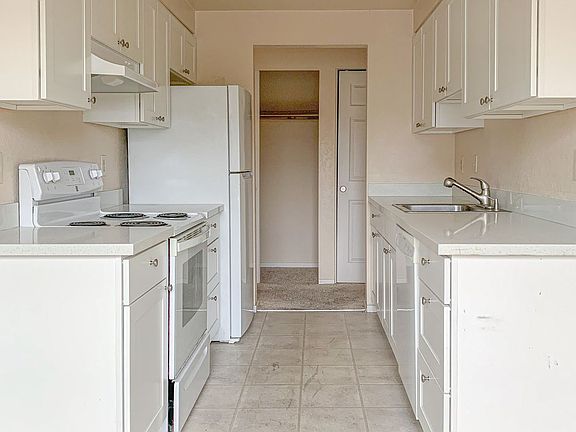 4th image of 938 N 100th St APT 205