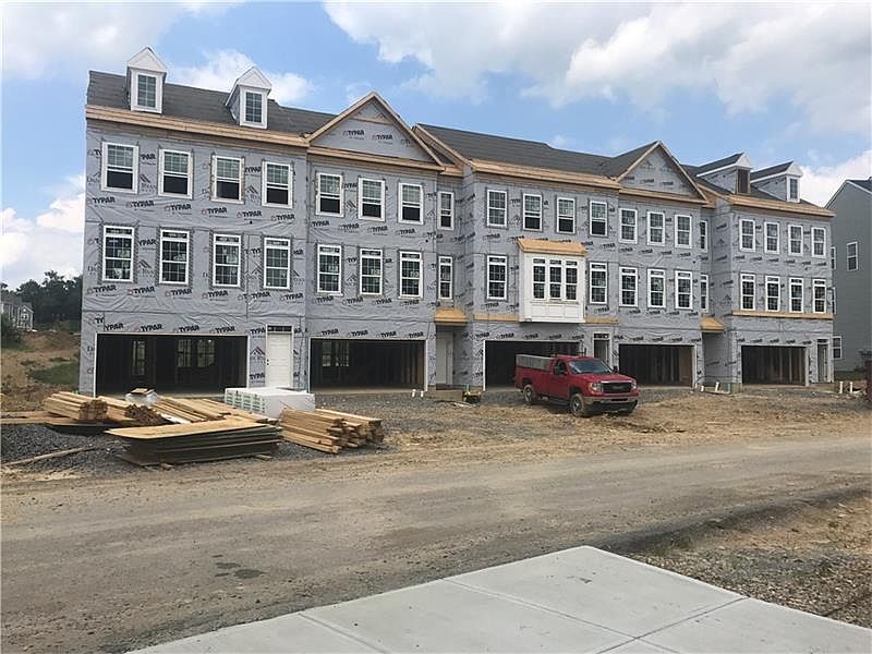 1st image of 210 Eagle Dr