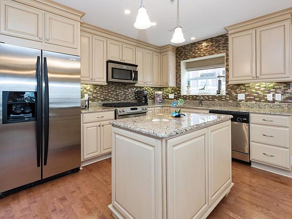 3rd image of 231 N Whittaker St Unit 19