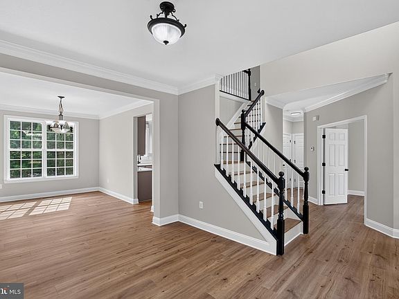 3rd image of 18321 Chestnut St
