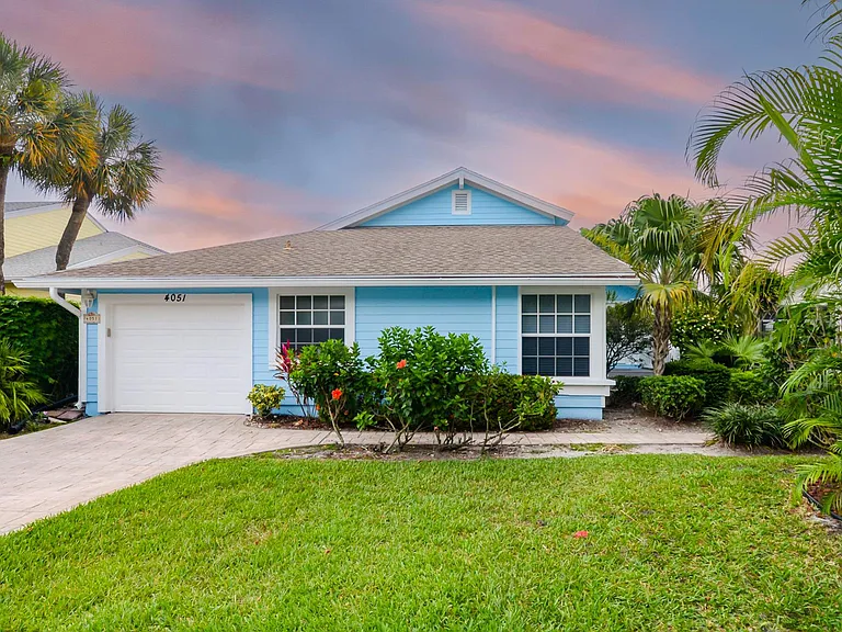 4051 NE Breakwater Dr — Photo 11