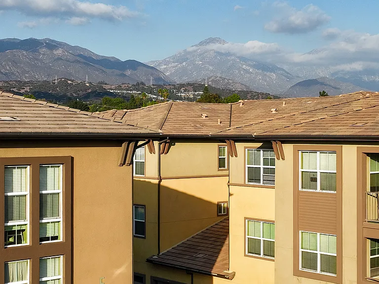 La Verne Village Luxury Apartment Homes — Photo 76