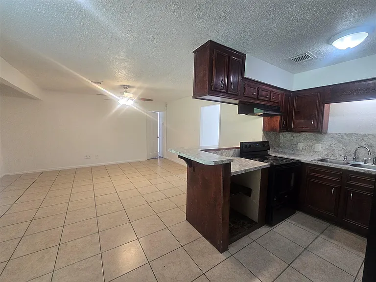 7518 Hummingbird Ln — Photo 2