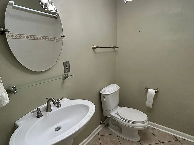 215 York Dr — Photo 14