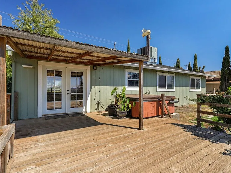 22641 River View Dr — Photo 2