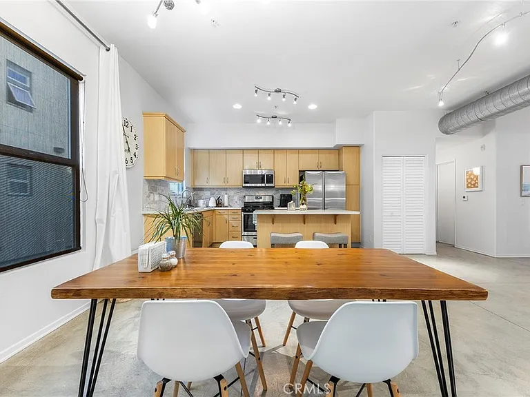 210 N Spurgeon St — Photo 31