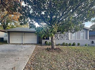 628 NW Renfro St, Burleson, TX 76028