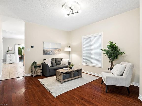 5th image of 27 Spruce Blvd