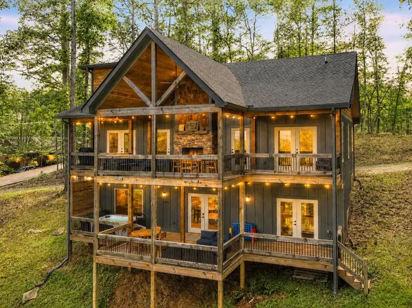518 Mango Ln, Ellijay, GA 30540