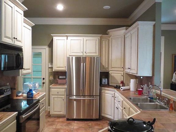 3rd image of 204 Beaufort Cir