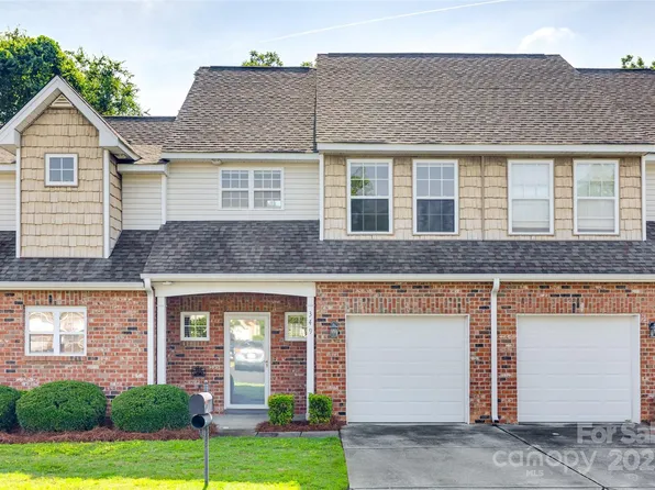 349 Valley Brook Ln, Concord, NC 28025