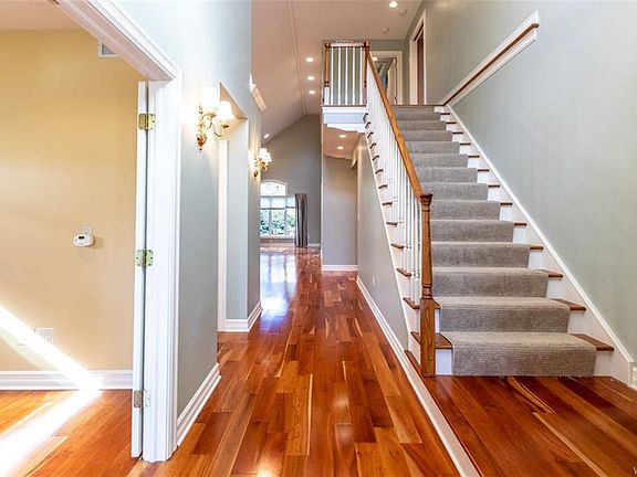 4th image of 141 Summer Hill Ln