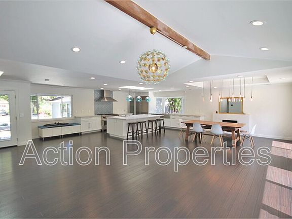 3rd image of 1074 Highlands Cir