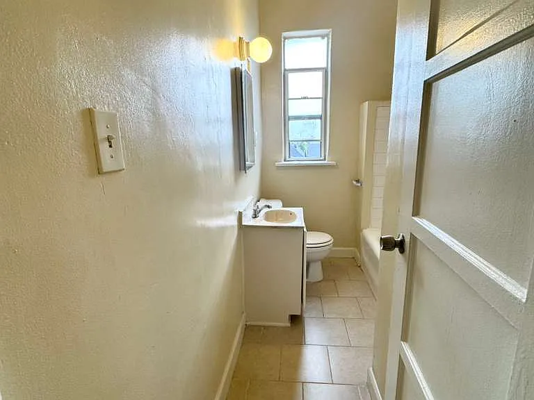 900 S Kingsley Dr #407 — Photo 13