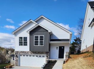 1104 Emerald Crest Dr, Bedford, VA 24523