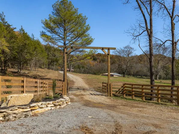 2 Tallent Rd, Pulaski, TN 38478