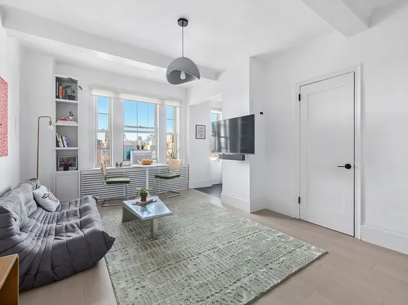 24 5th Ave APT 931, New York, NY 10011