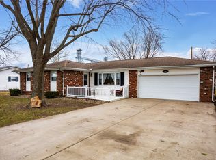 105 S 10th St, Altamont, IL 62411