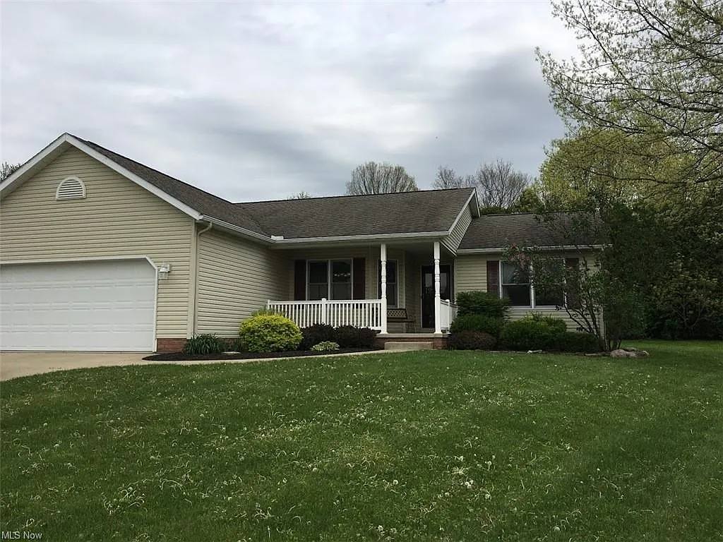 1407 Smith Dr photo 1
