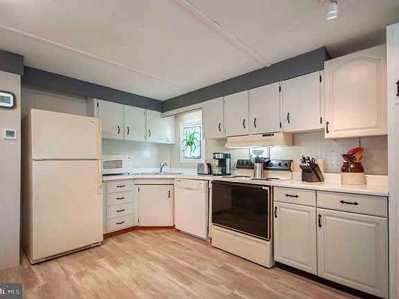 2nd image of 21784 C St #4002