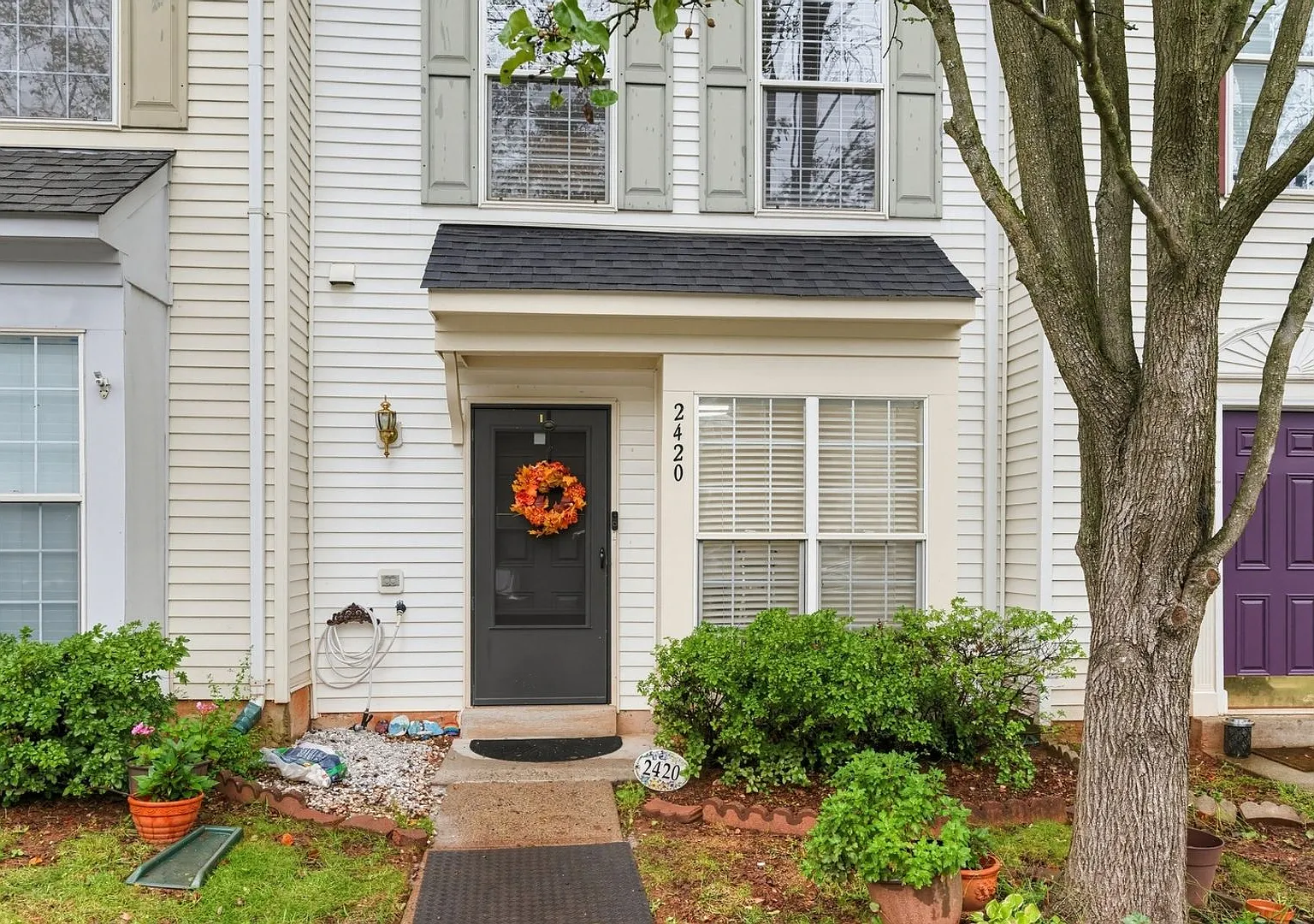 Spacious 3BR/2.5BA Herndon Townhome | 1,692 SF | Near Shopping & Silver Line Metro | 2 Pools | Pe... — Photo 1
