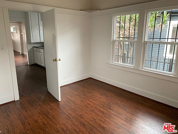4th image of 959 W 47th St
