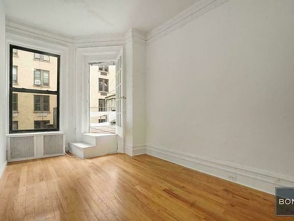 3rd image of 239 W 72nd St APT 3R