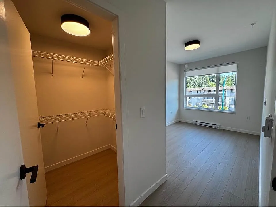 2 bed, 995 sqft, $3,090 — Photo 3