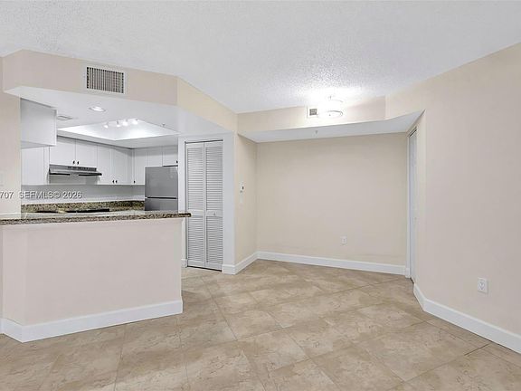 3rd image of 2009 SE 10th Ave APT 302